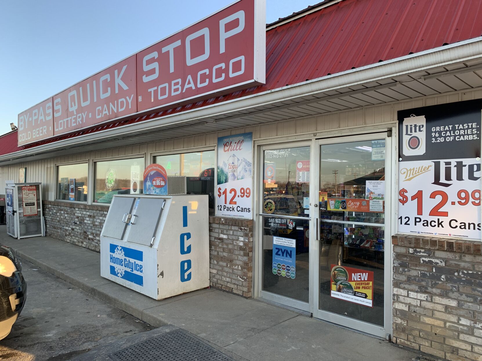 'It happened real quick' | Man runs inside Kentucky gas station to help owner during robbery